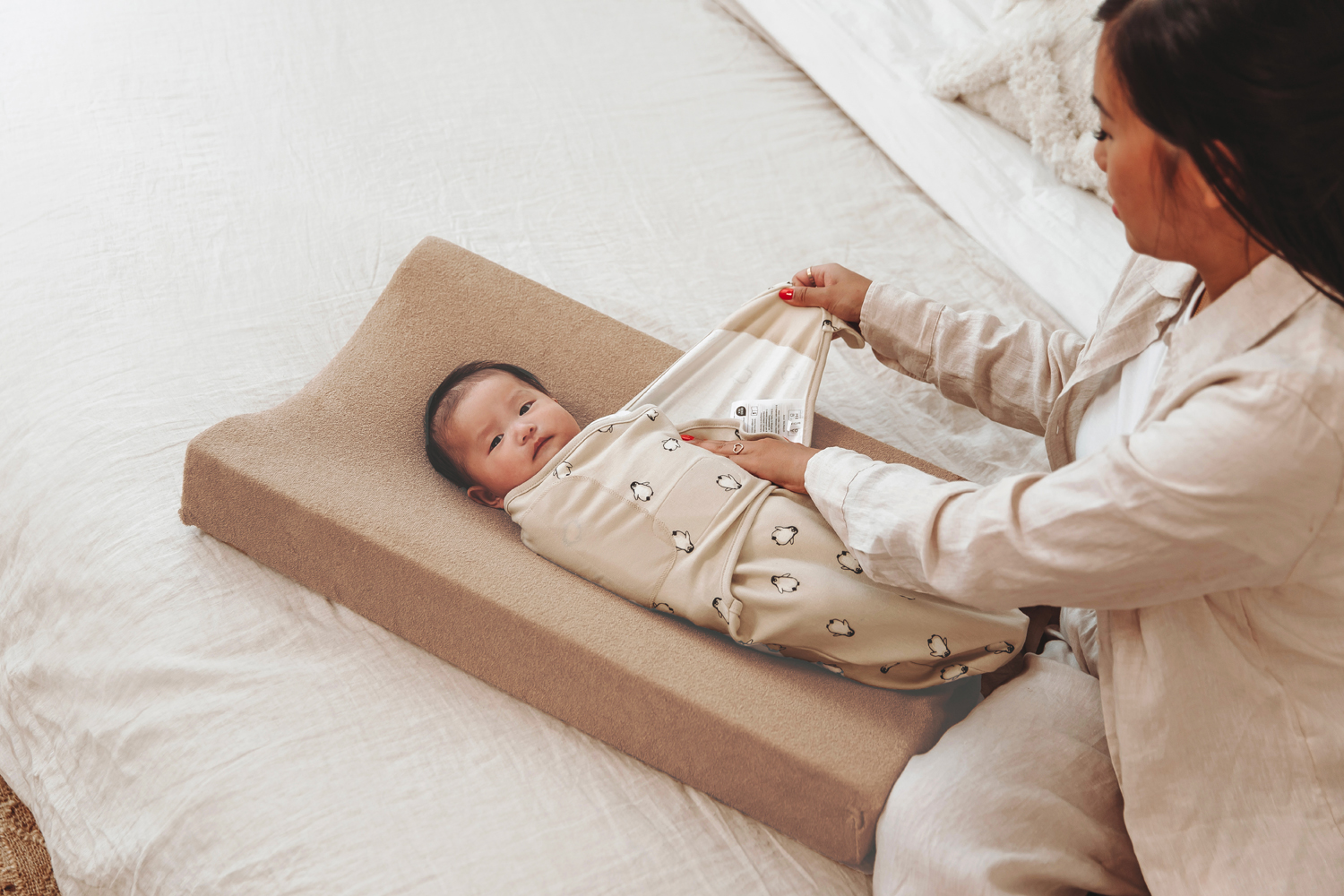 Swaddle Penguin - soft sand - 4-6 Months