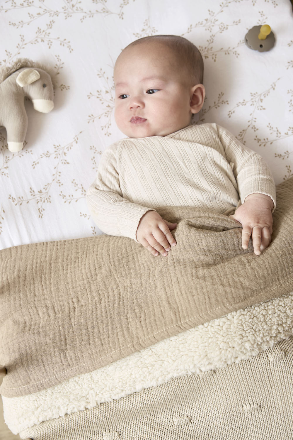 Cot bed blanket Knots teddy - soft sand - 100x150cm