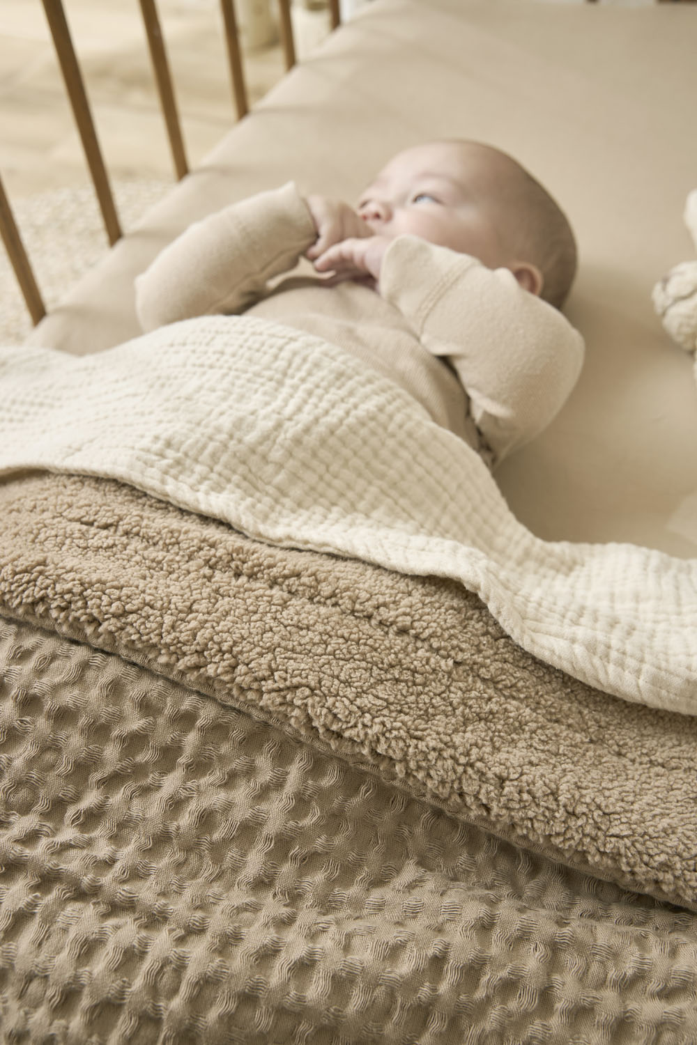 Cot bed blanket Waffle Teddy - taupe - 100x150cm