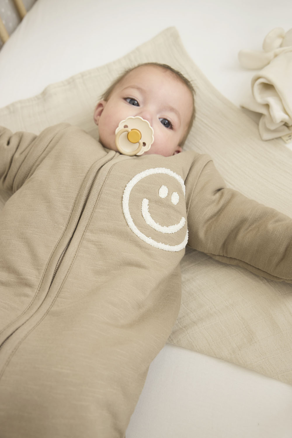 Baby slaapzak met afritsbare mouwen Slub met Smile applicatie - taupe/offwhite - 110cm