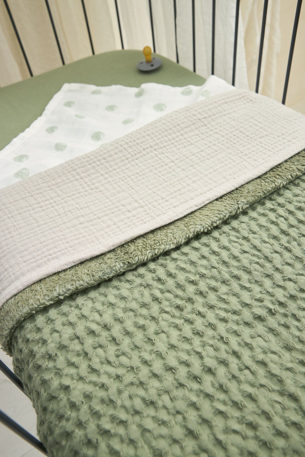 Cot bed blanket Waffle Teddy - olive green - 100x150cm