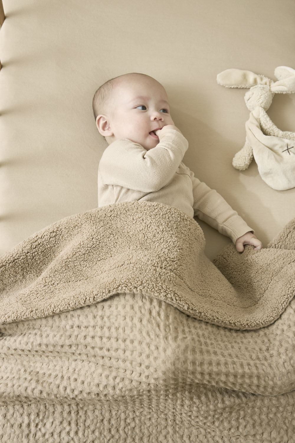 Cot bed blanket Waffle Teddy - taupe - 100x150cm